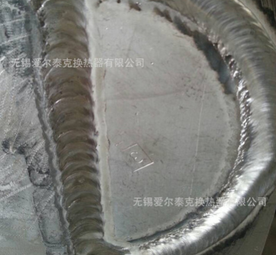 供應制定神鋼工程機械挖掘機用油散熱器水箱中冷器