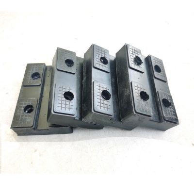 舉升機(jī)長(zhǎng)方形托盤橡膠墊牛筋墊配件牛筋膠墊 汽車升降機(jī)方型腳墊